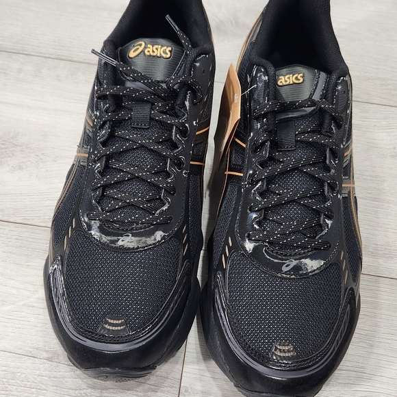 ASICS Men\'s Black and Gold Running Shoes main image 11